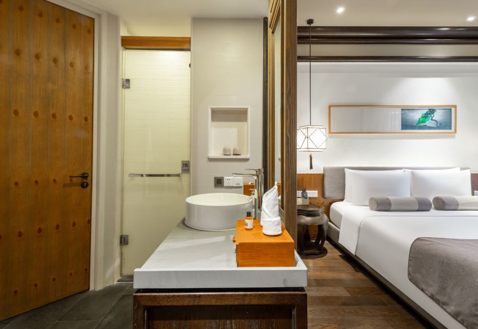 Queen Room