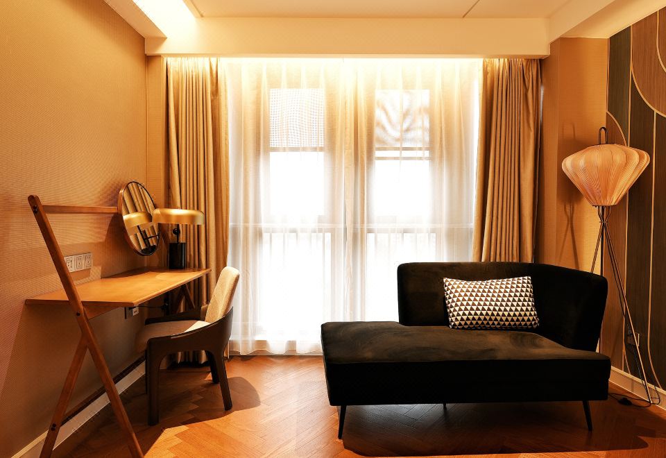 风雅大床房（智能客控+小冰箱+密码箱）