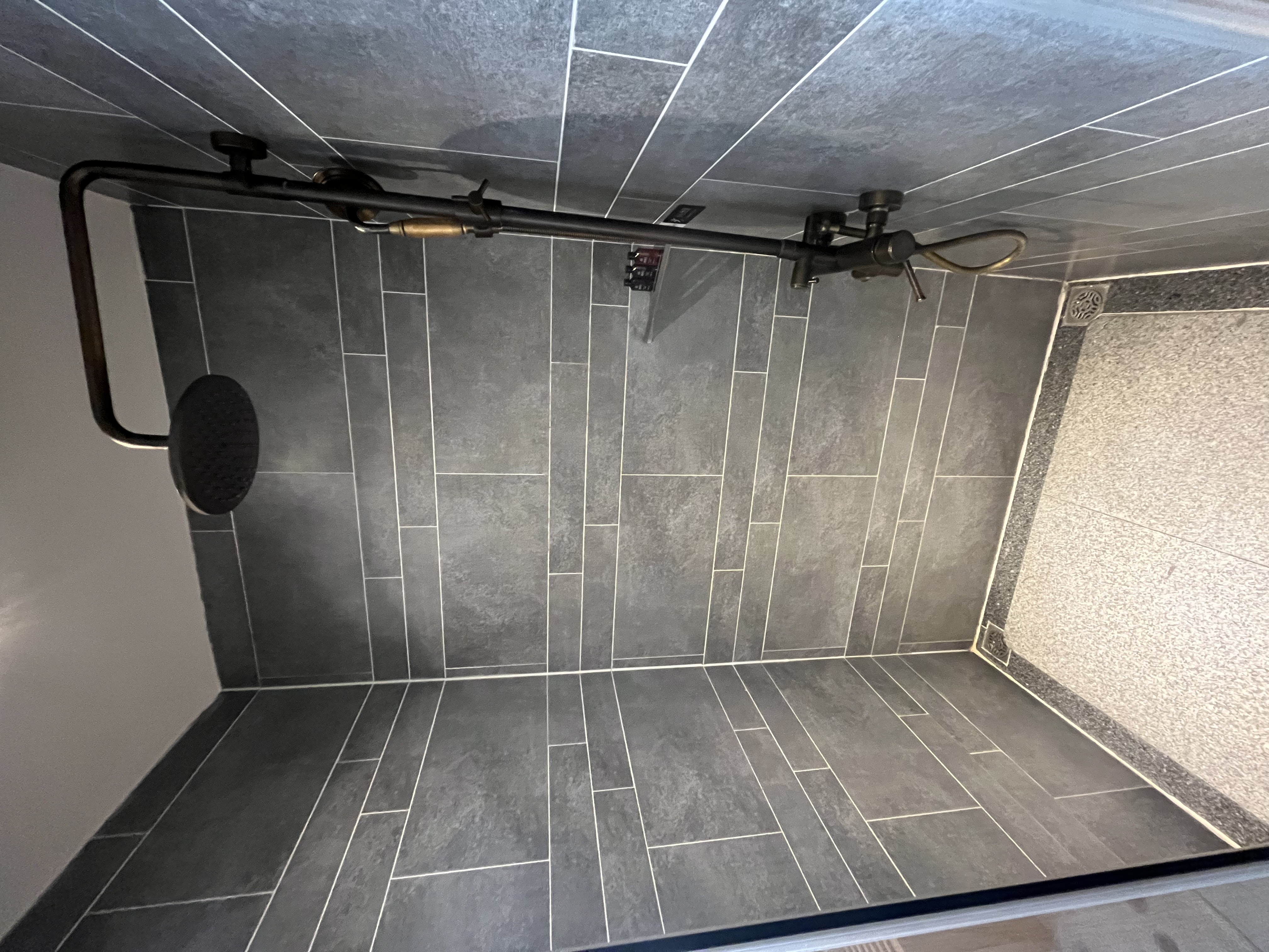 奢雅男权大床房-智能客控-徕芬吹风机-全景落地窗