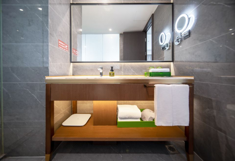 金典双床房（独立衞浴+电视投屏+小冰箱）