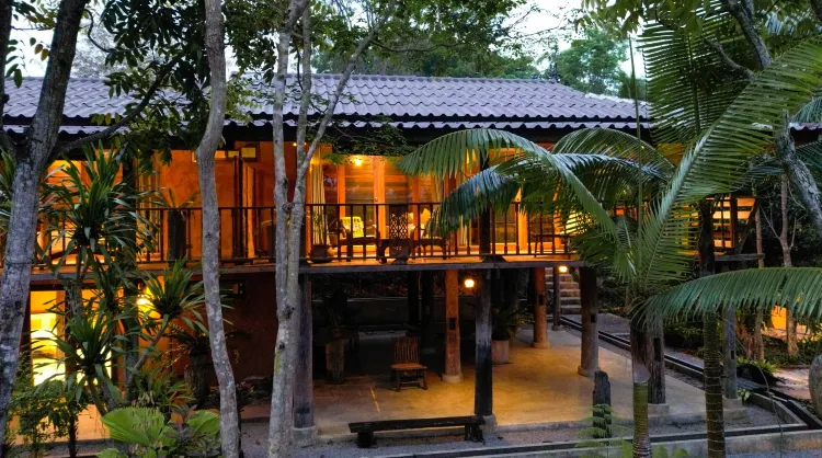 Romantic Chalet, 3 Bedrooms, Hill View
