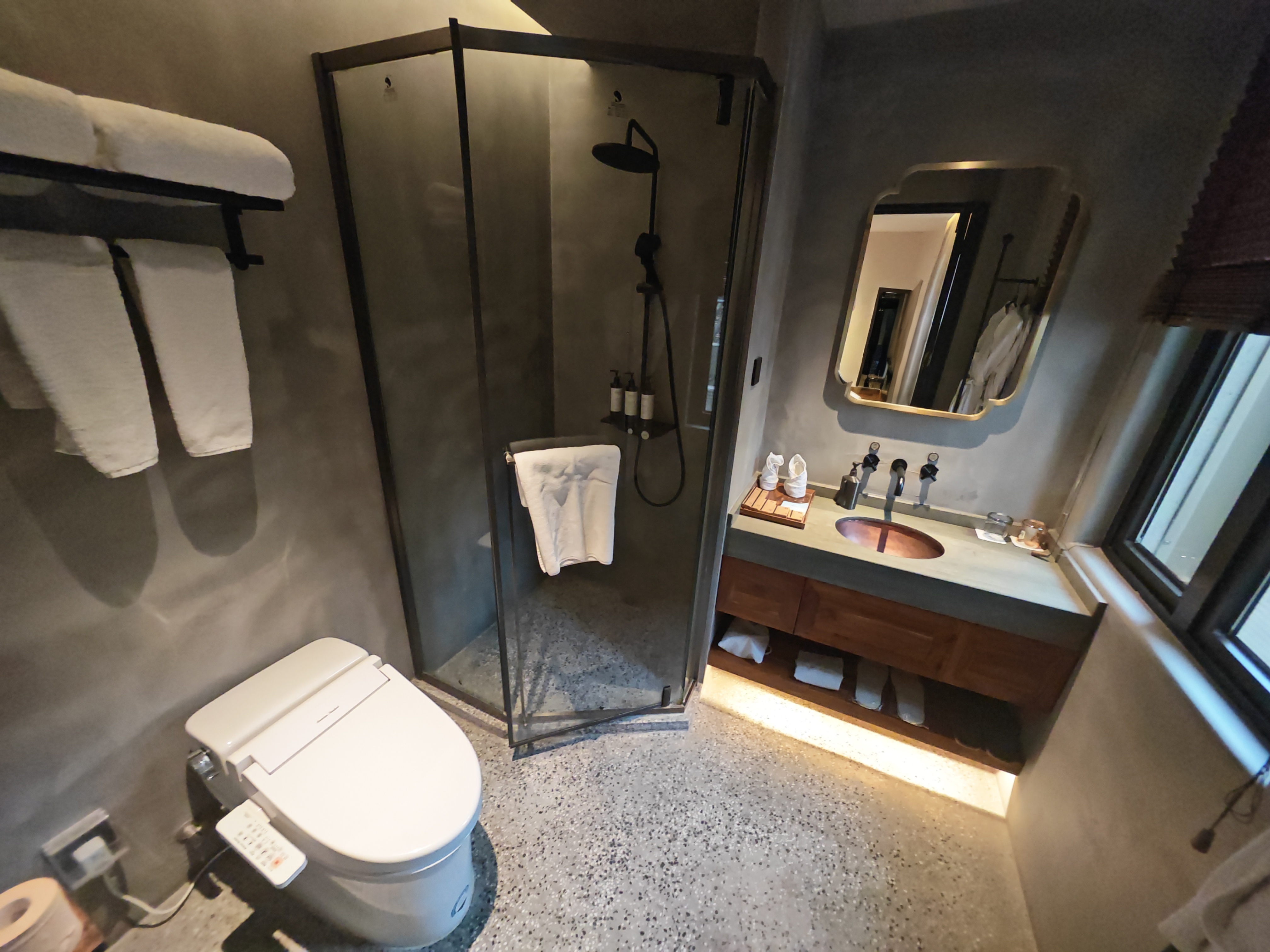 露台投影大床房（100寸高清投影+手机智能客控+迷你冰箱+智能马桶）