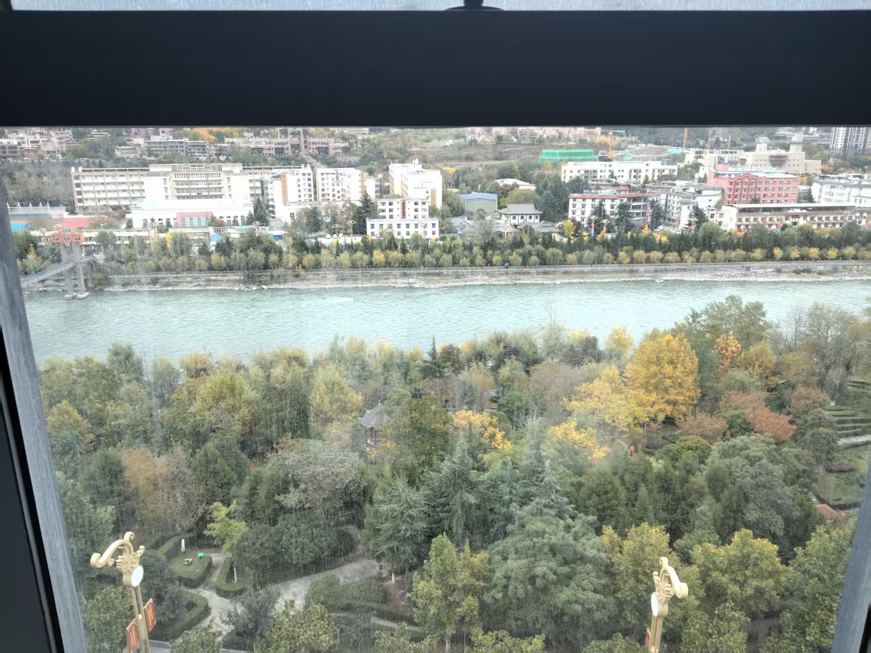 如悦高级江景双床房（智能客控+零压床垫+中央空调）