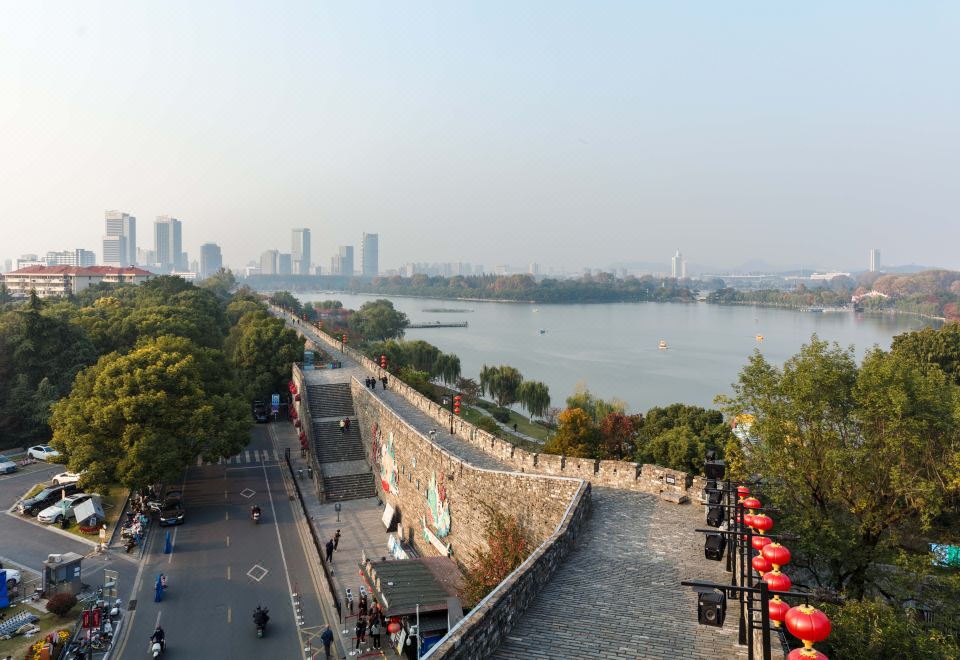 The Westin NanjingExecutive Lake-View Double Bed Room (Panoramic Nanjing City View)