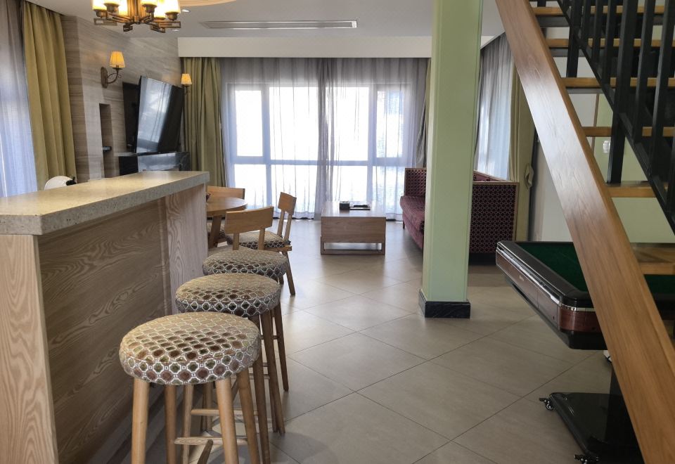 俱乐部别墅三房一厅