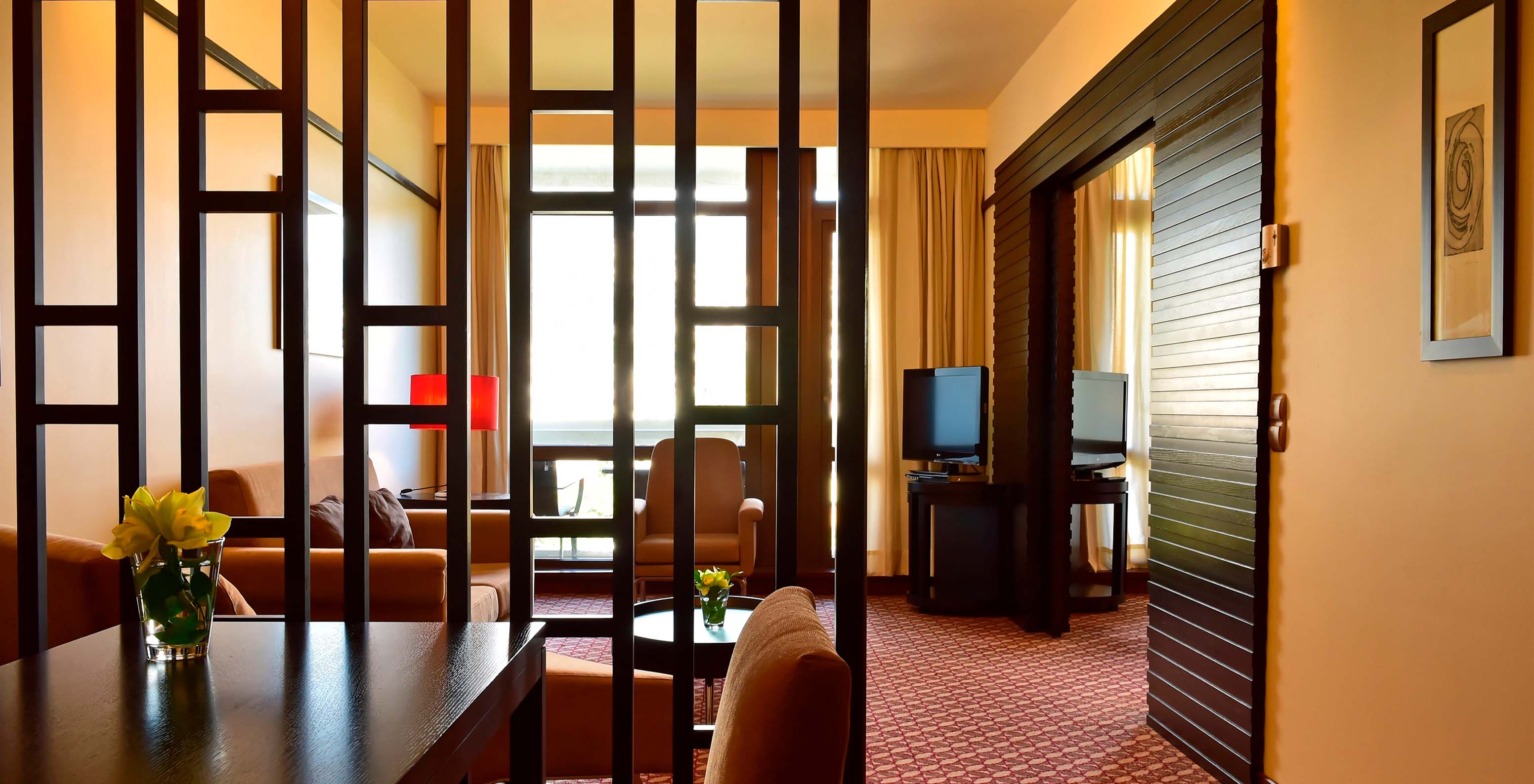 套房 海边房 （侧海景） （2位成人 + 1位小童）