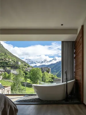 Yanlan Xue Xiu · Snow - domain Secret - land Homestay (Siguniang Mountain Scenic Area Store)