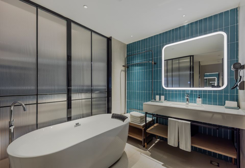 行政套房（芝華士頭等艙沙發+浴缸+小冰箱贈飲+小度語音控制+電子秤）