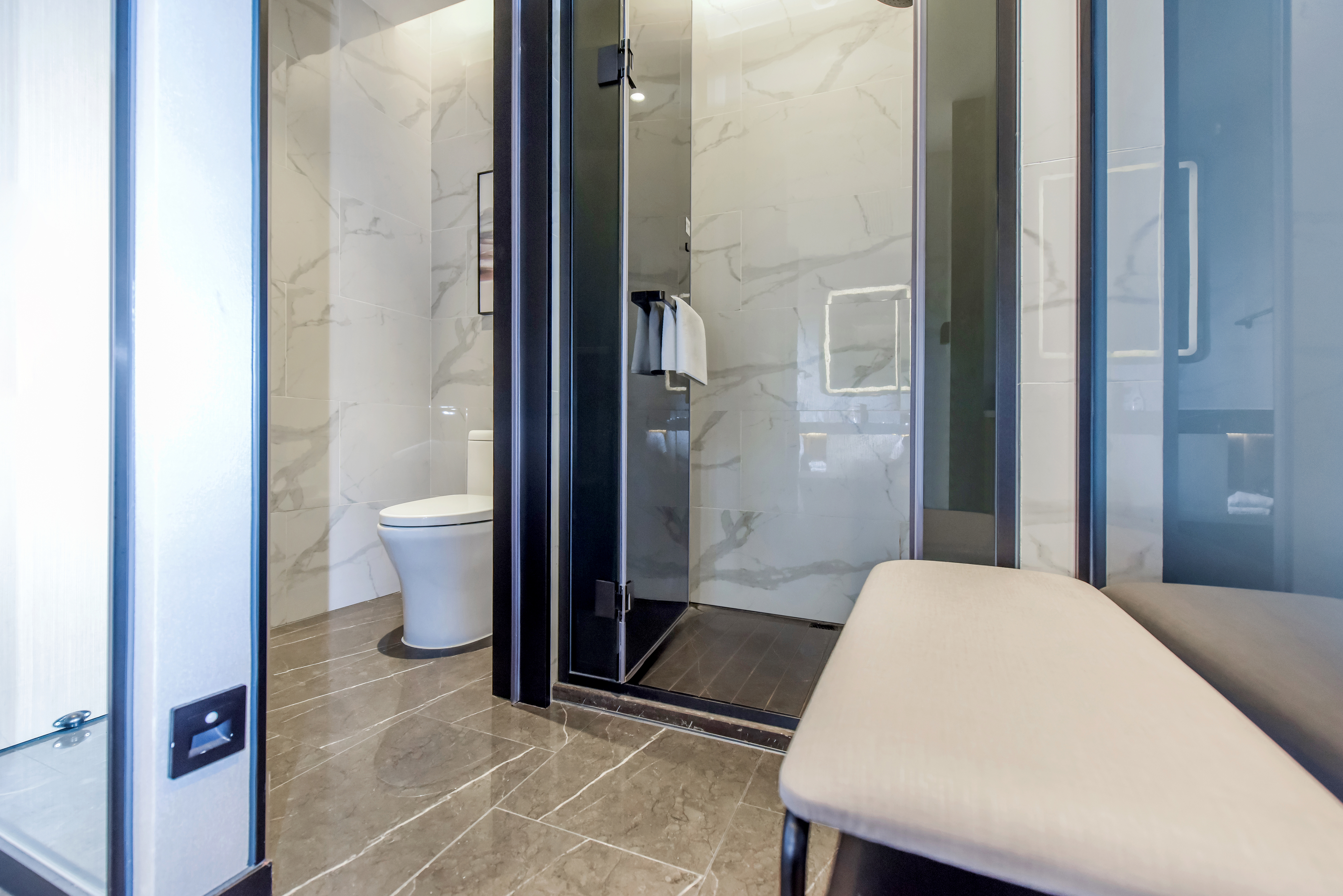 豪华大床房（乐爽小冰箱+喜临门床垫）