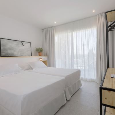One-Bedroom Apartment HM Ayron Park Promo Code