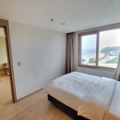 Resort Suite (No Kitchen/Beach Ocean View/Bed)
