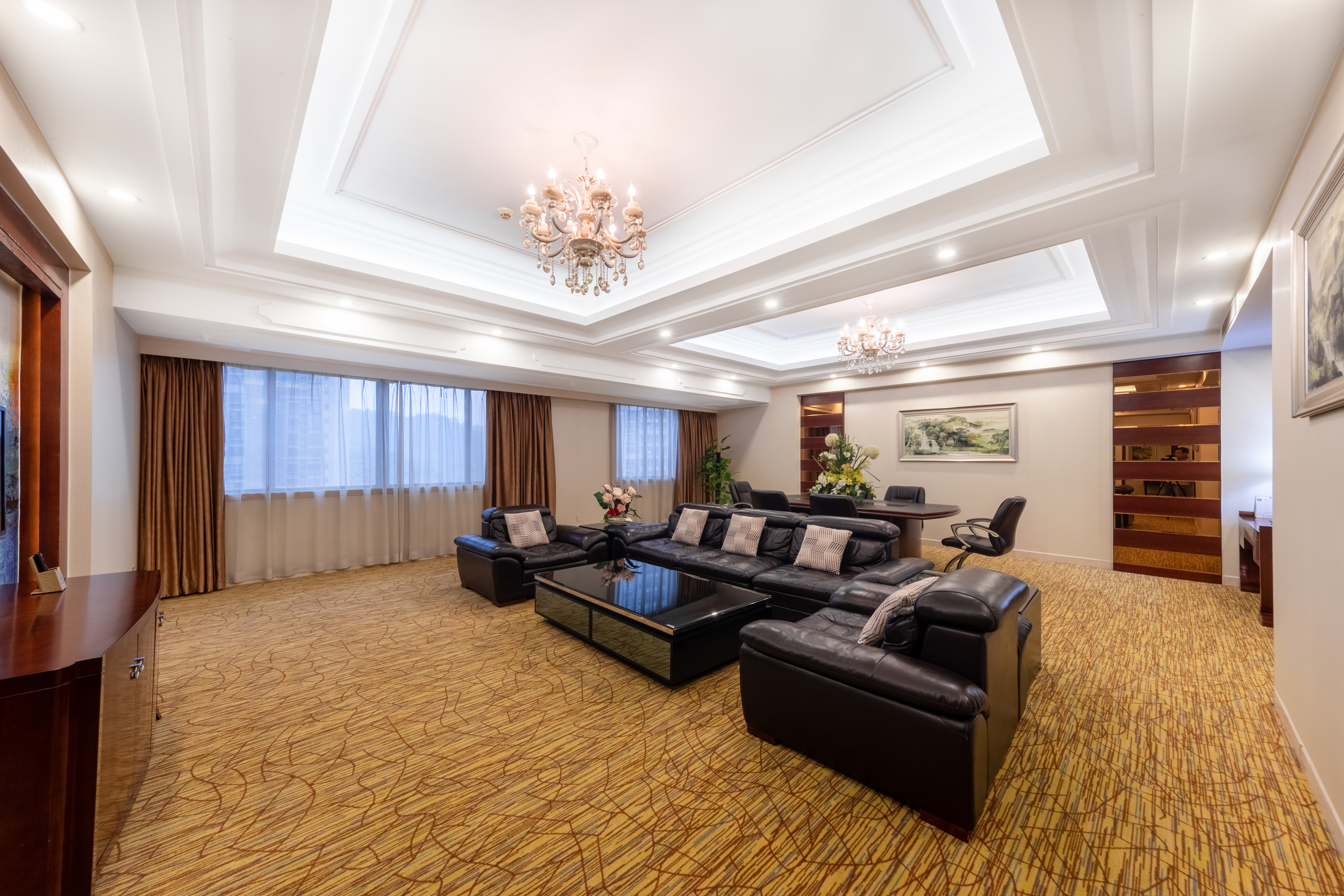 商务套房（会议桌+真皮沙发+一室一厅）