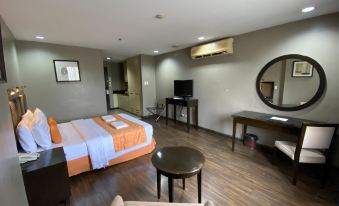 Venus Parkview Hotel - Housity