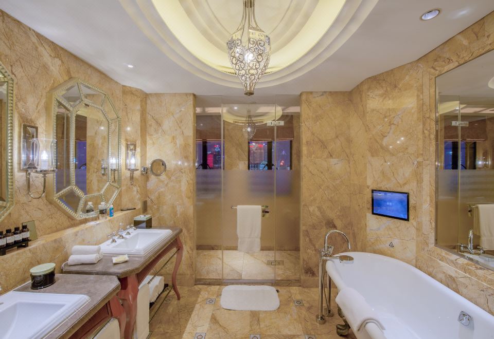 Fairmont Peace Hotel on the BundSuite