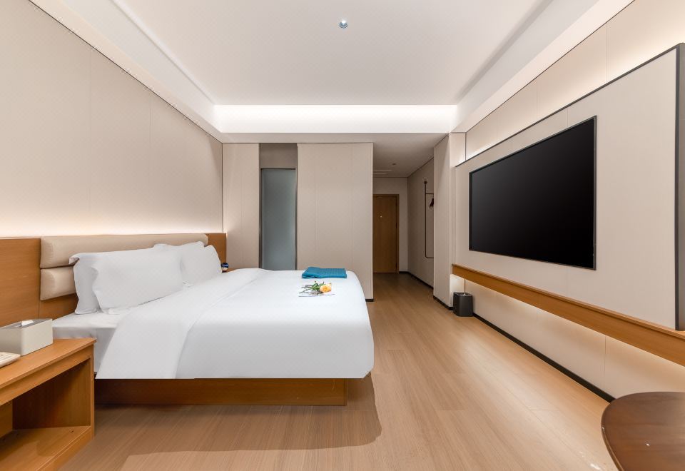 City View Wisdom Queen Bed Room