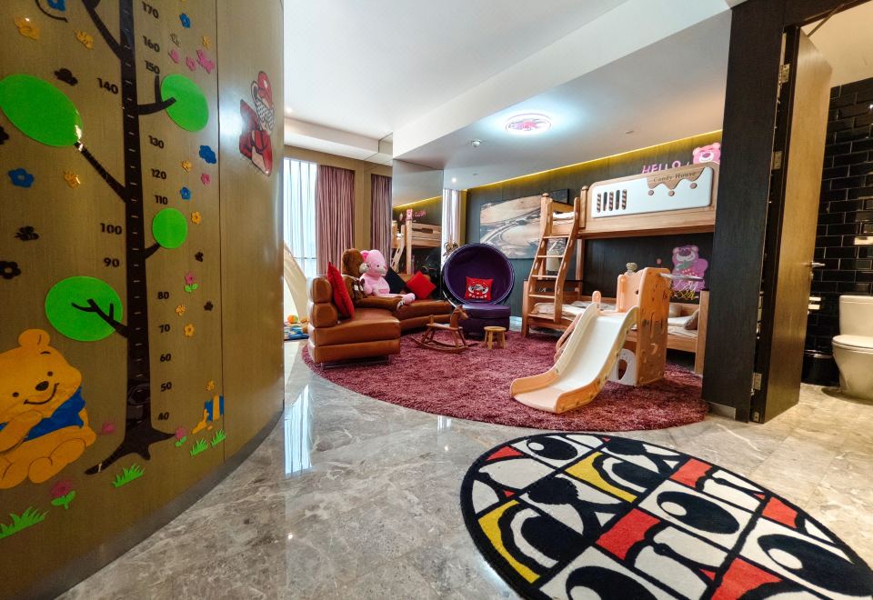 泰迪珍藏星品家庭亲子套房（大床+子母床）