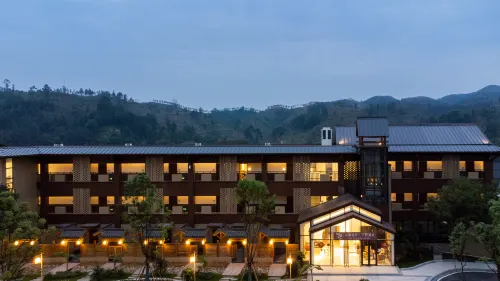 Dingnan County Blossoming in Order Bula Hotel