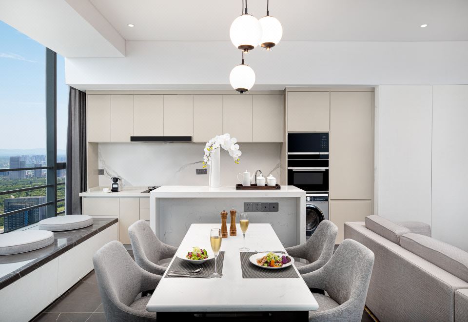 兩房豪華大床套房（獨立客廳+洗烘一體機+開放式廚房）