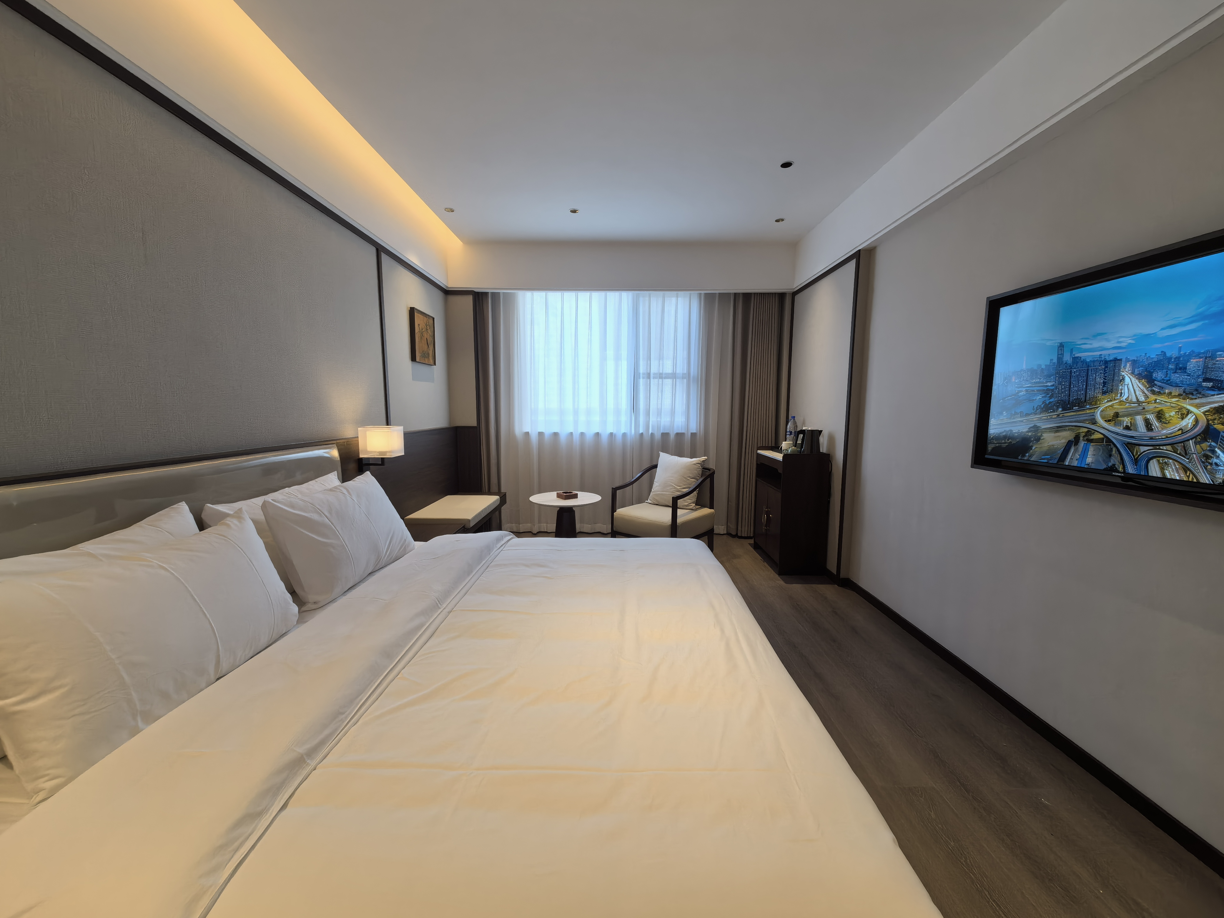Standard Queen Room