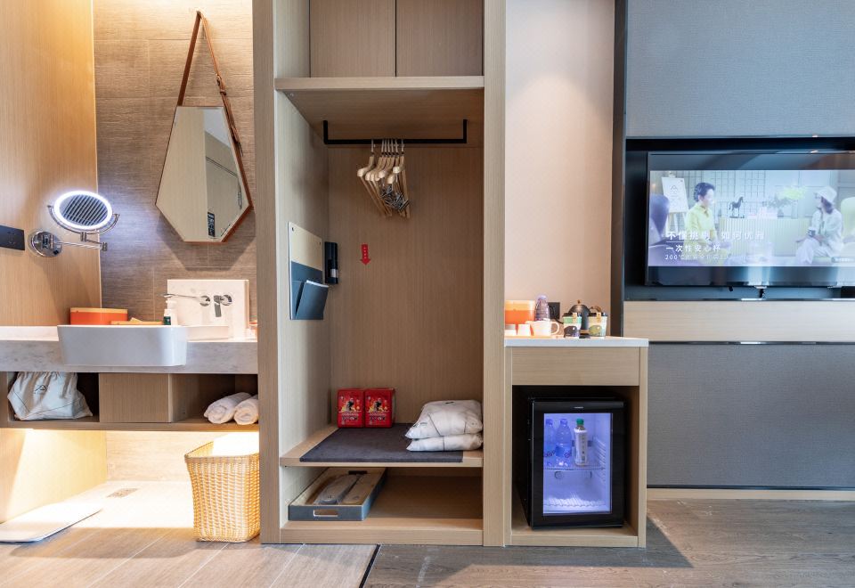 Atour Hotel Guangzhou  Railway South Station Vanke CenterExecutive Queen Room