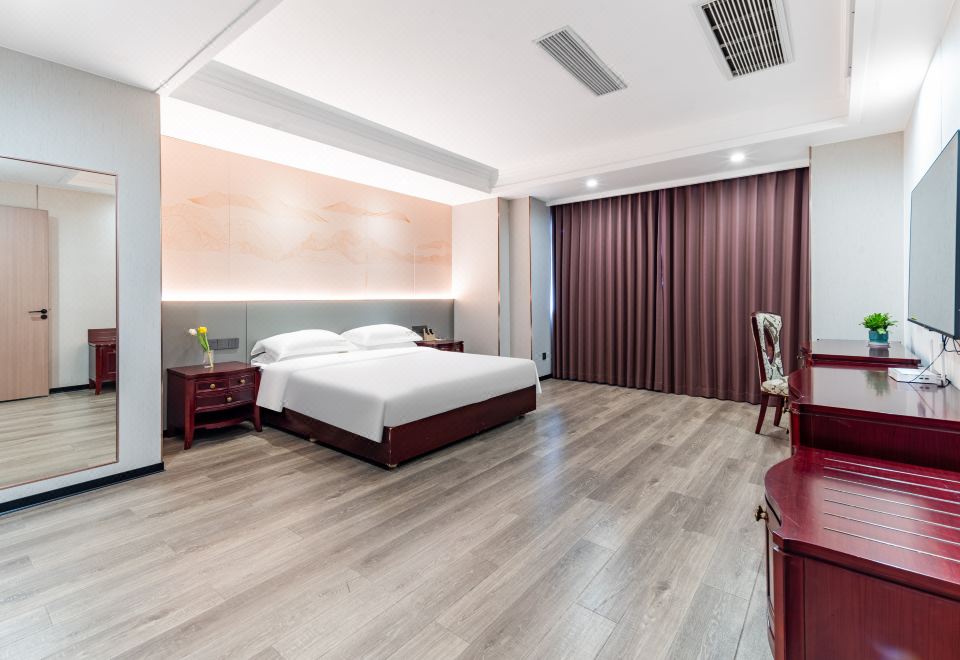 Executive Suite (Bathtub)