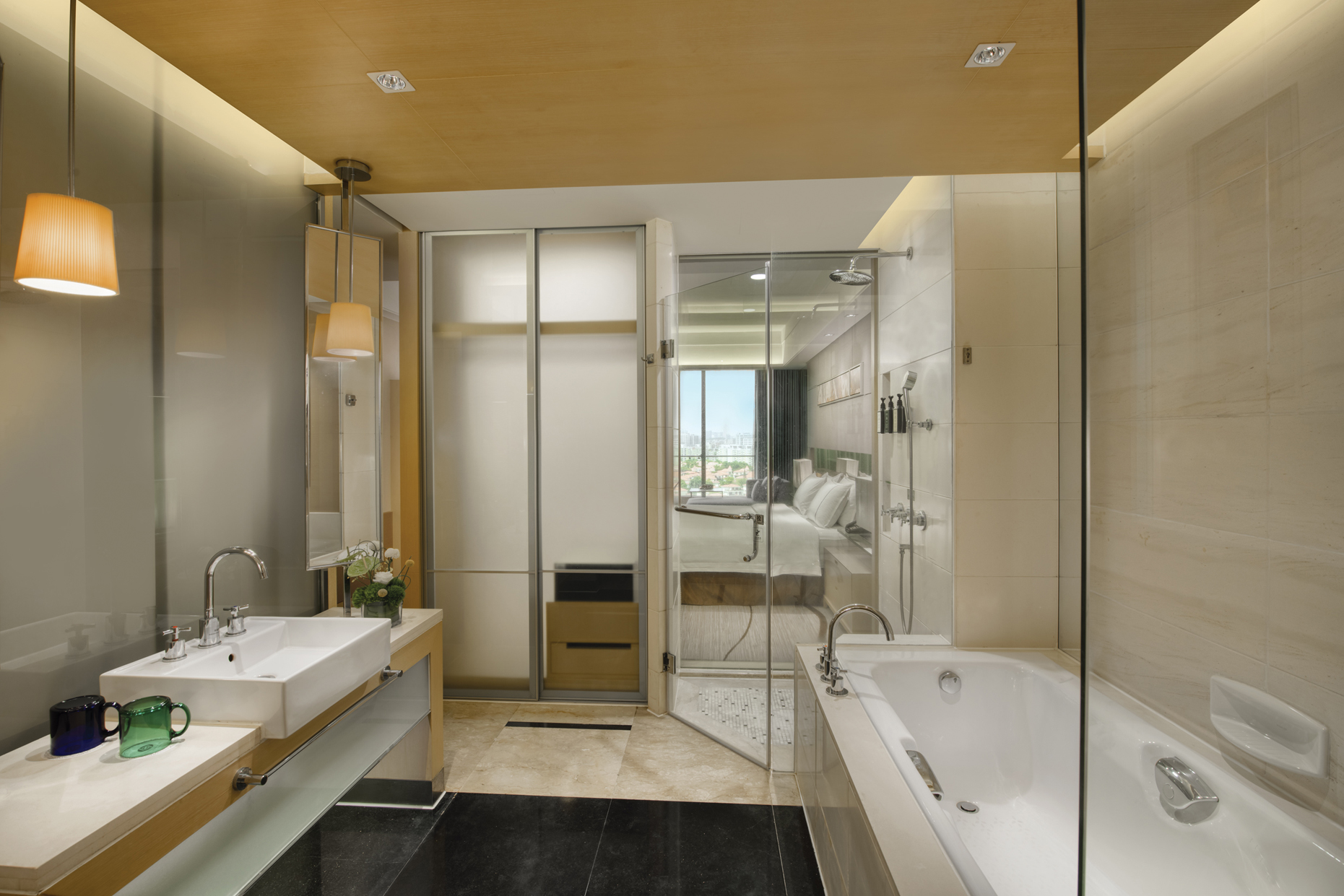 豪华山景阳台大床房