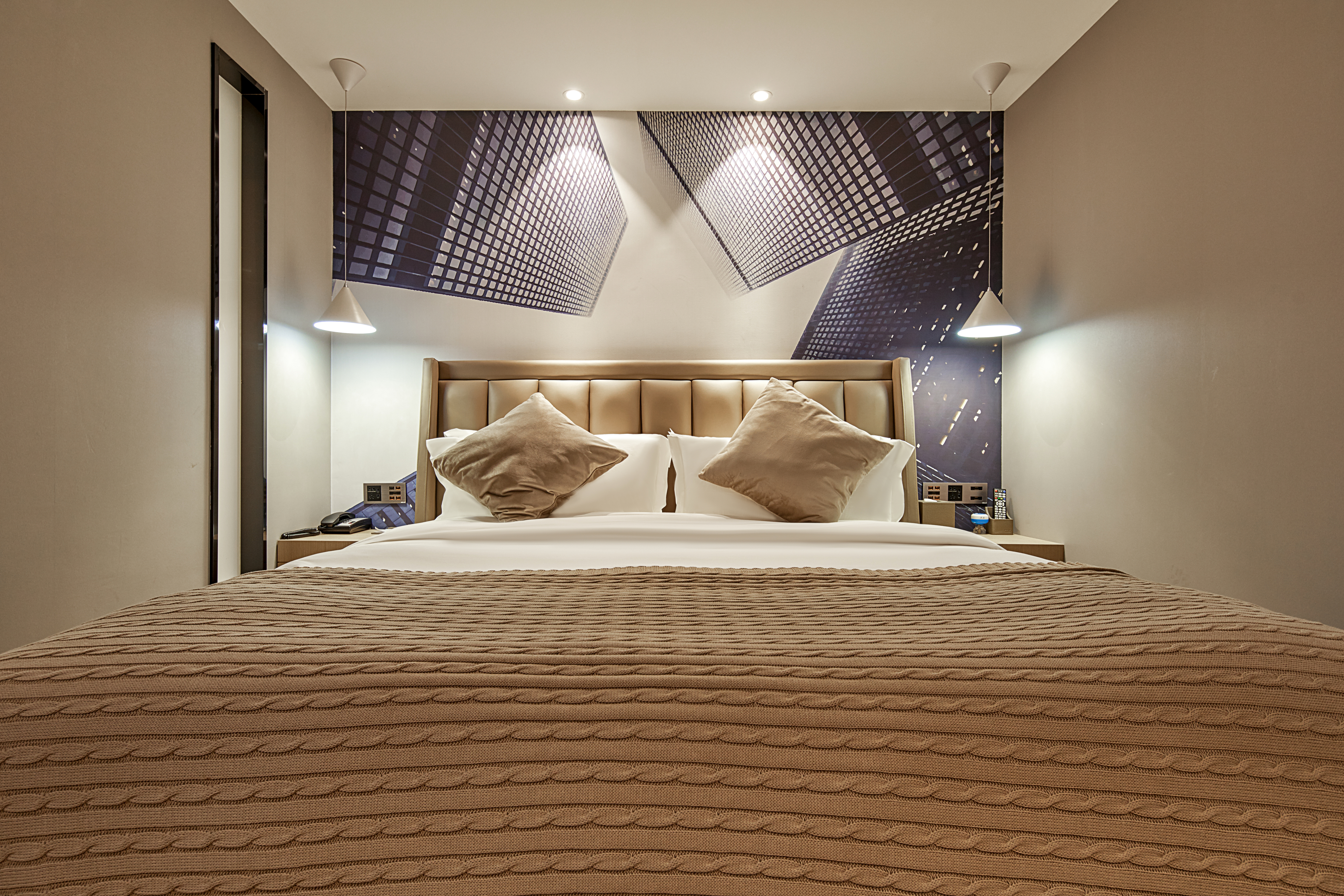 轻雅大床房（零压记忆床垫+智能客控+投屏电视）