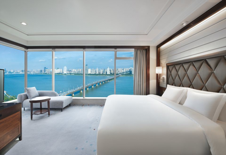 浪漫滿屋享270°贛江江景套房