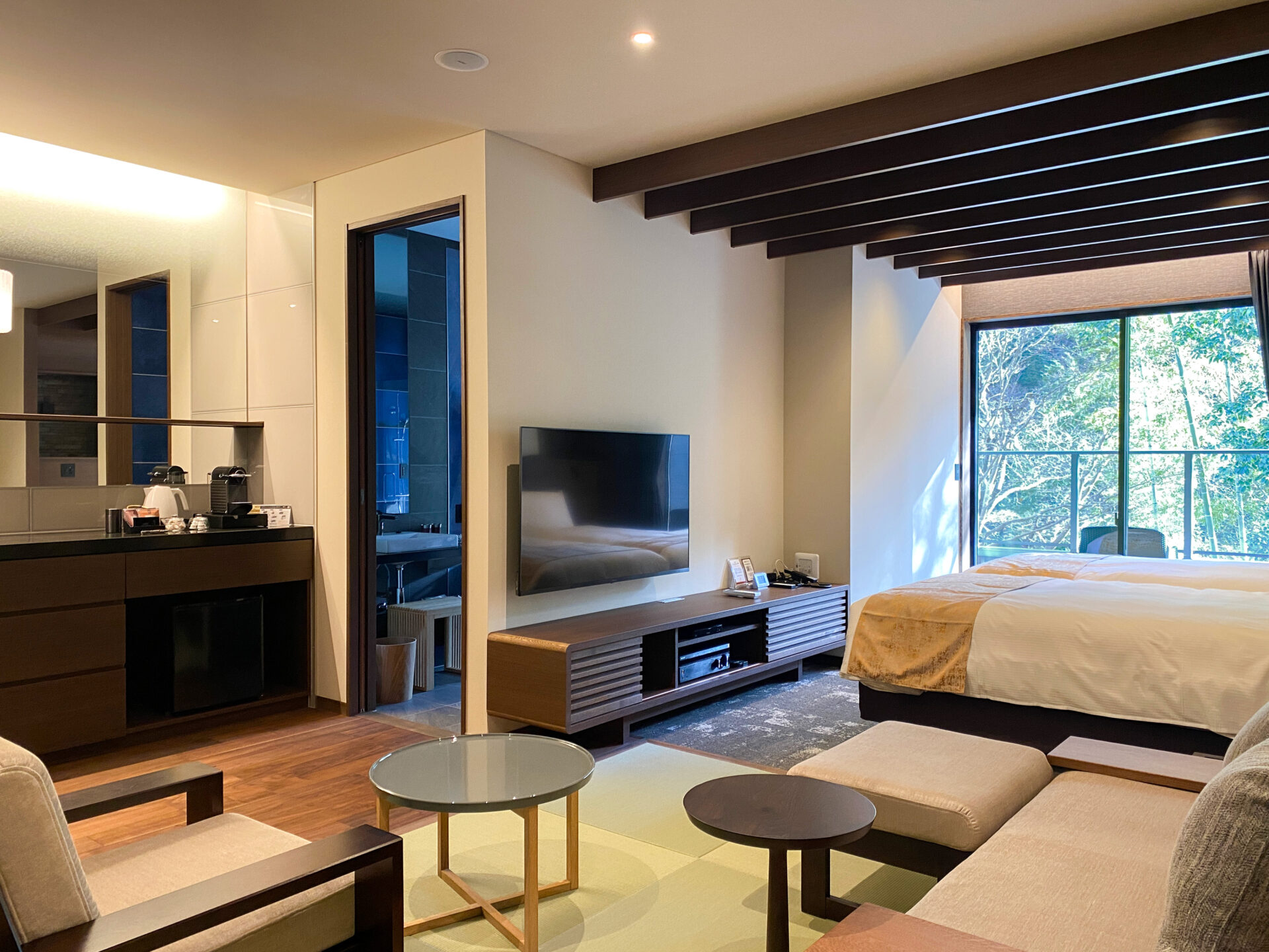 豪华套房山华河景房