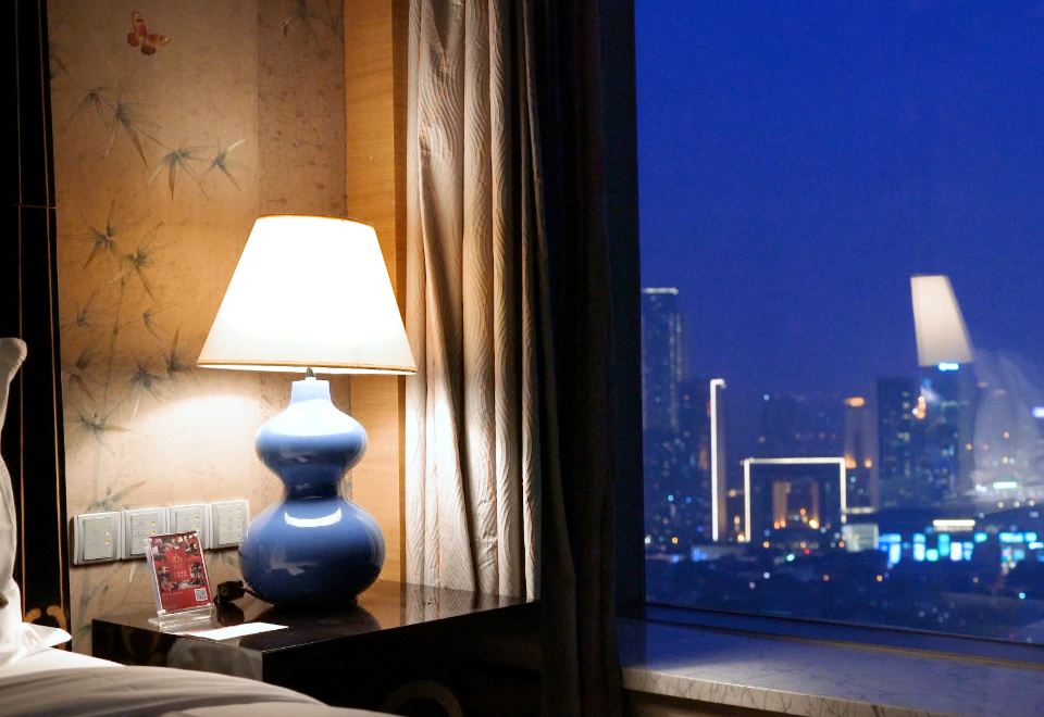 家庭全景套房【獨立客廳|超大床+單人床】