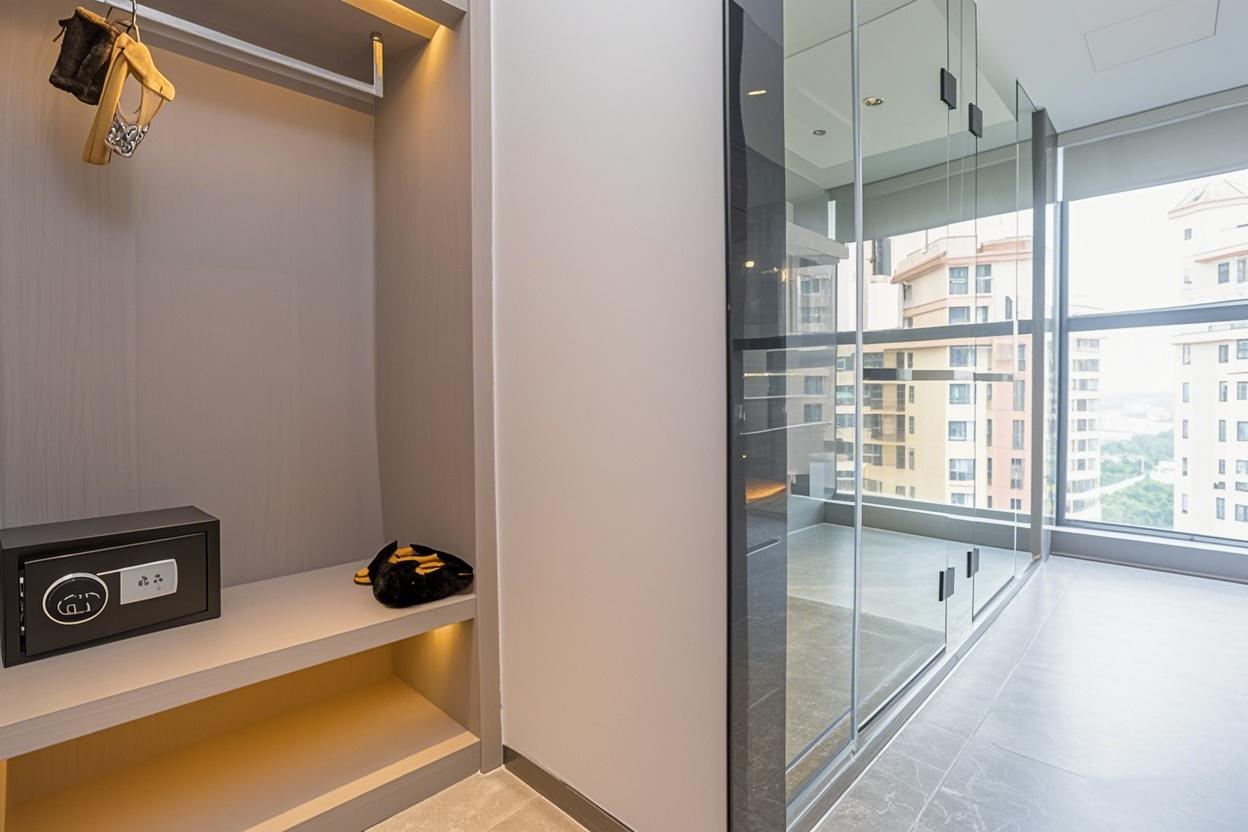 商務大床房（長沙發+辦公桌椅+保險柜）