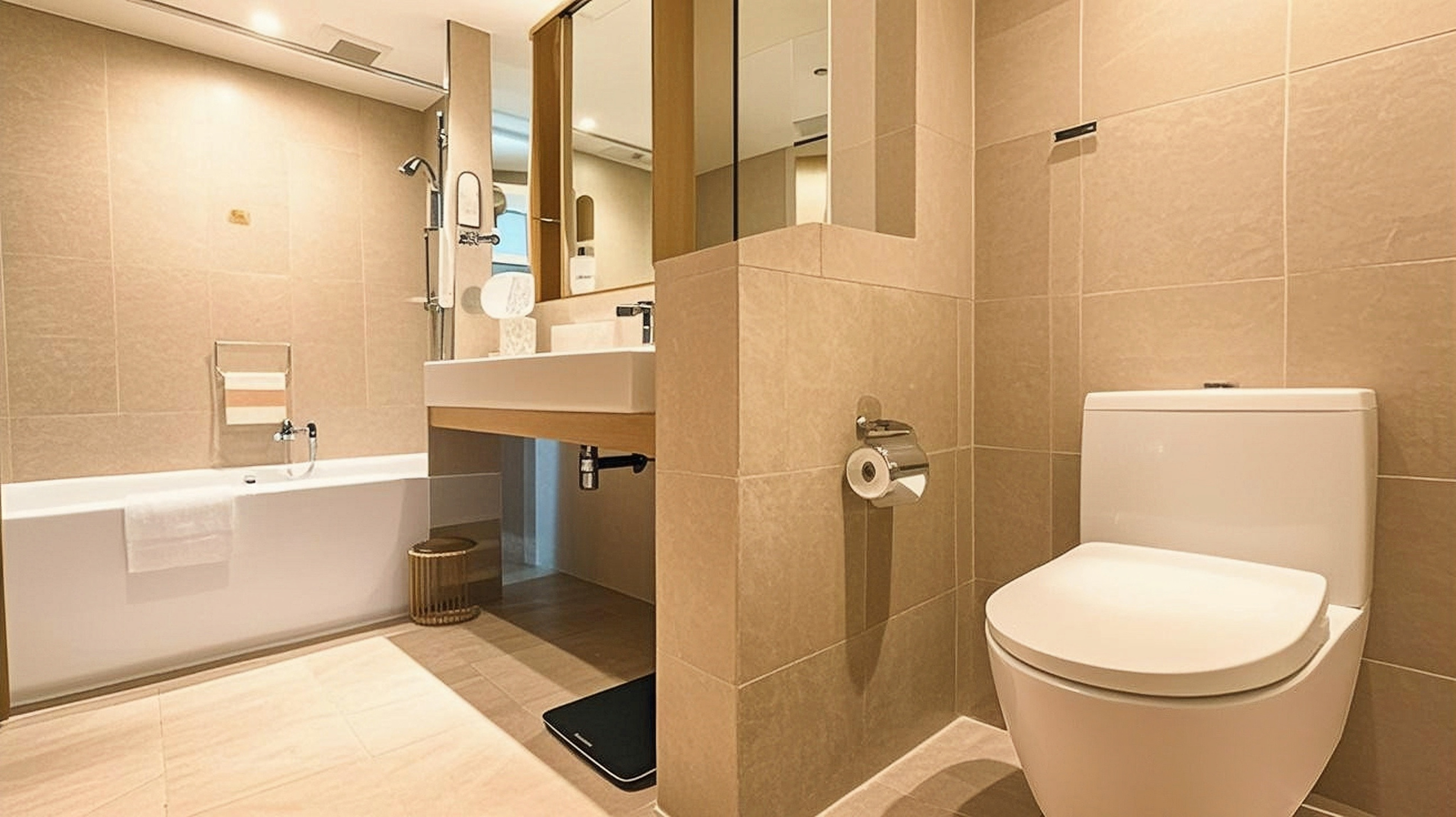 欢聚家庭房（卡通布置+沙发茶几+浴缸+小冰箱）