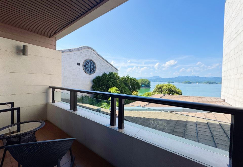 Narada Qiandao Lake ResortDeluxe Lake-view Queen Room