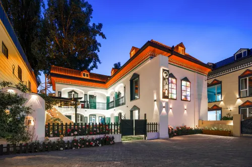Bajianli Homestay (Yining Airport Liuxing Street)
