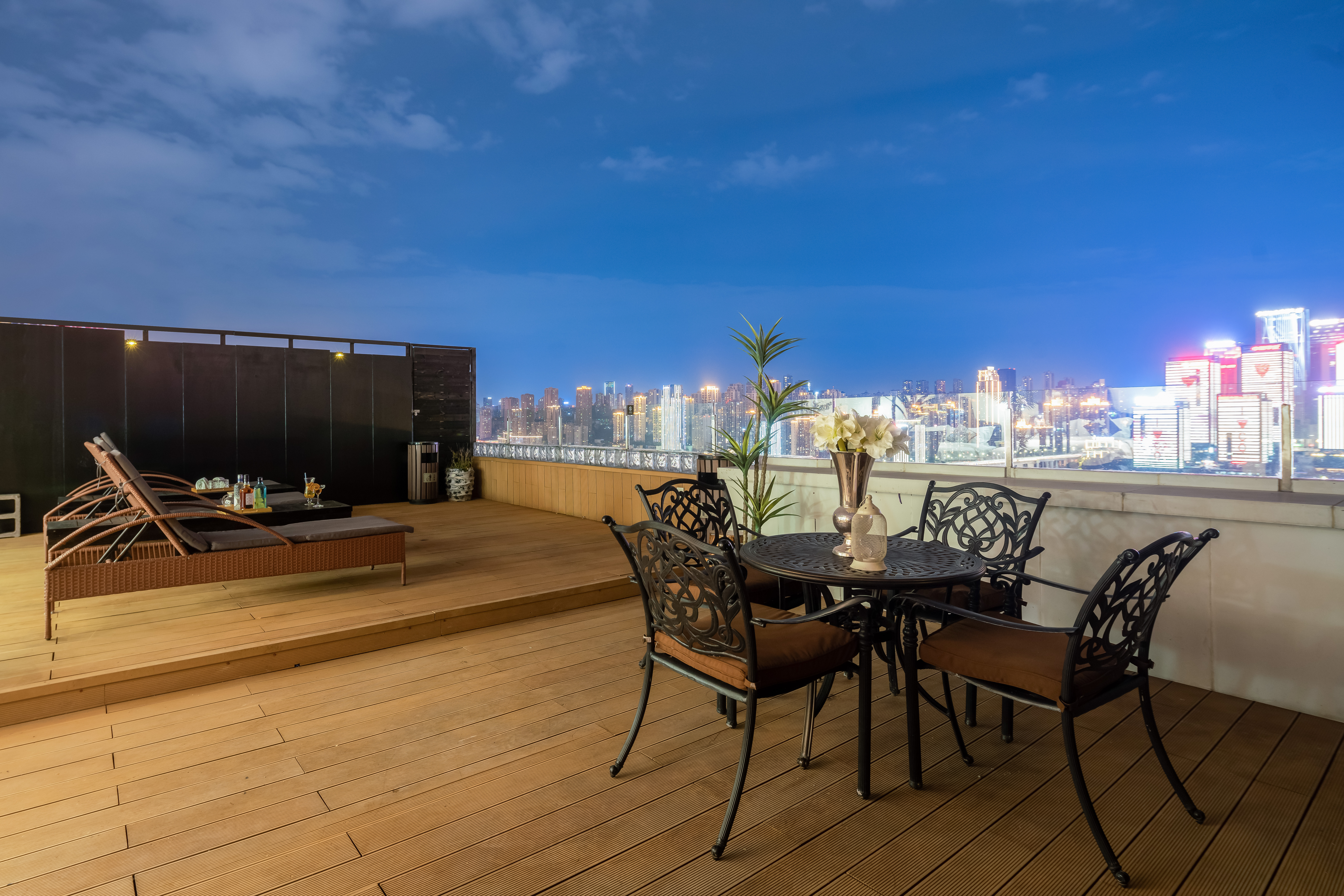 云端露台丨至尊全江景双床房