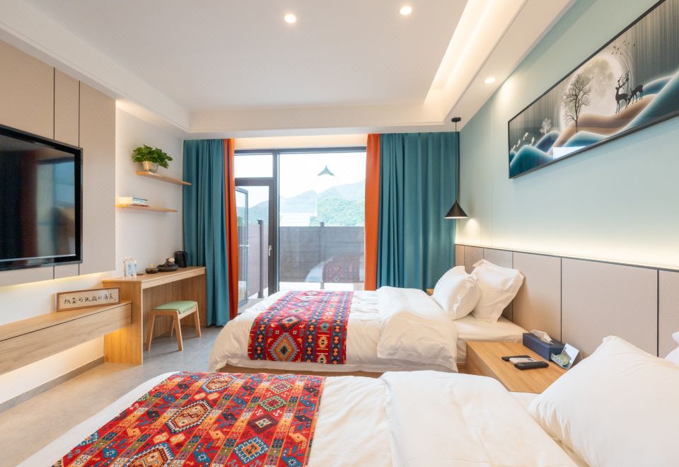 2-bed Room With Courtyard View