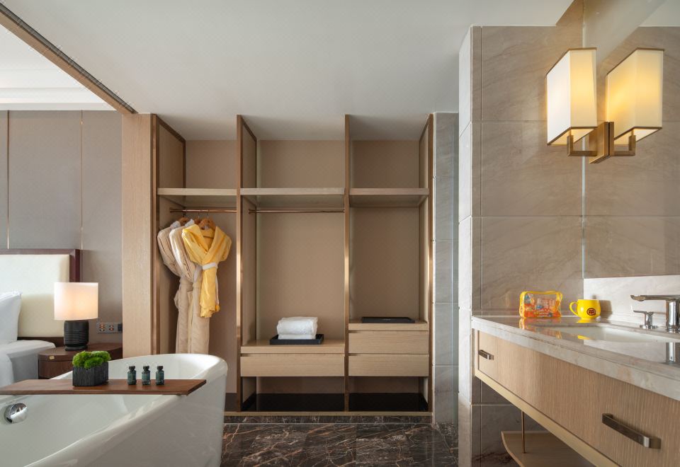 童趣盎然·小黄鸭亲子主题房丨小童帐篷+伴眠玩偶+浴缸