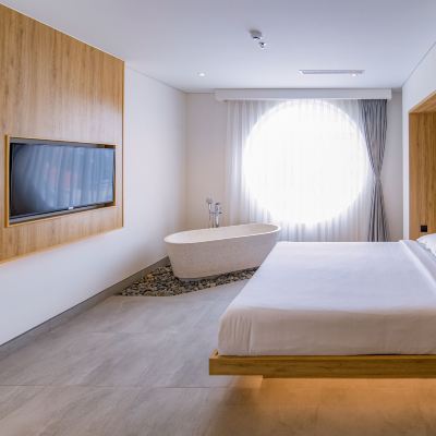 Suite With Bathtub City View Meander Saigon Promo Code
