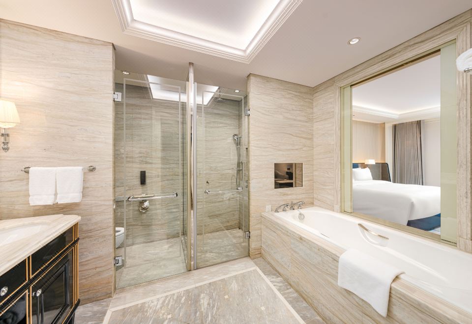 江景家庭套房 | 客廳帶沙發大床