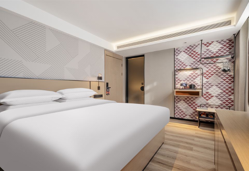 標準大床房〔智能客控+智能投屏+零壓床墊〕