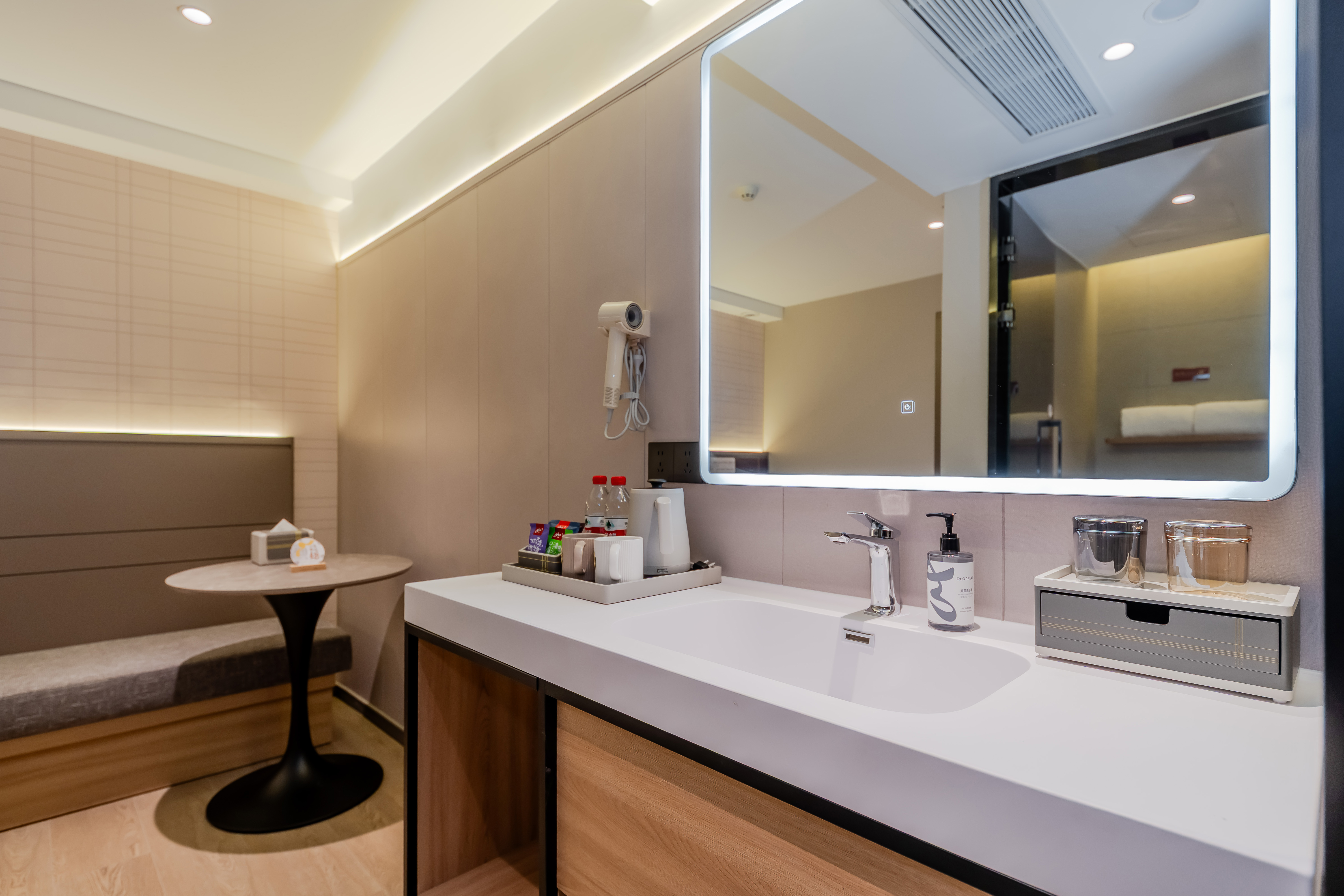 大床房（智能客控+手机投屏+徕芬吹风机）