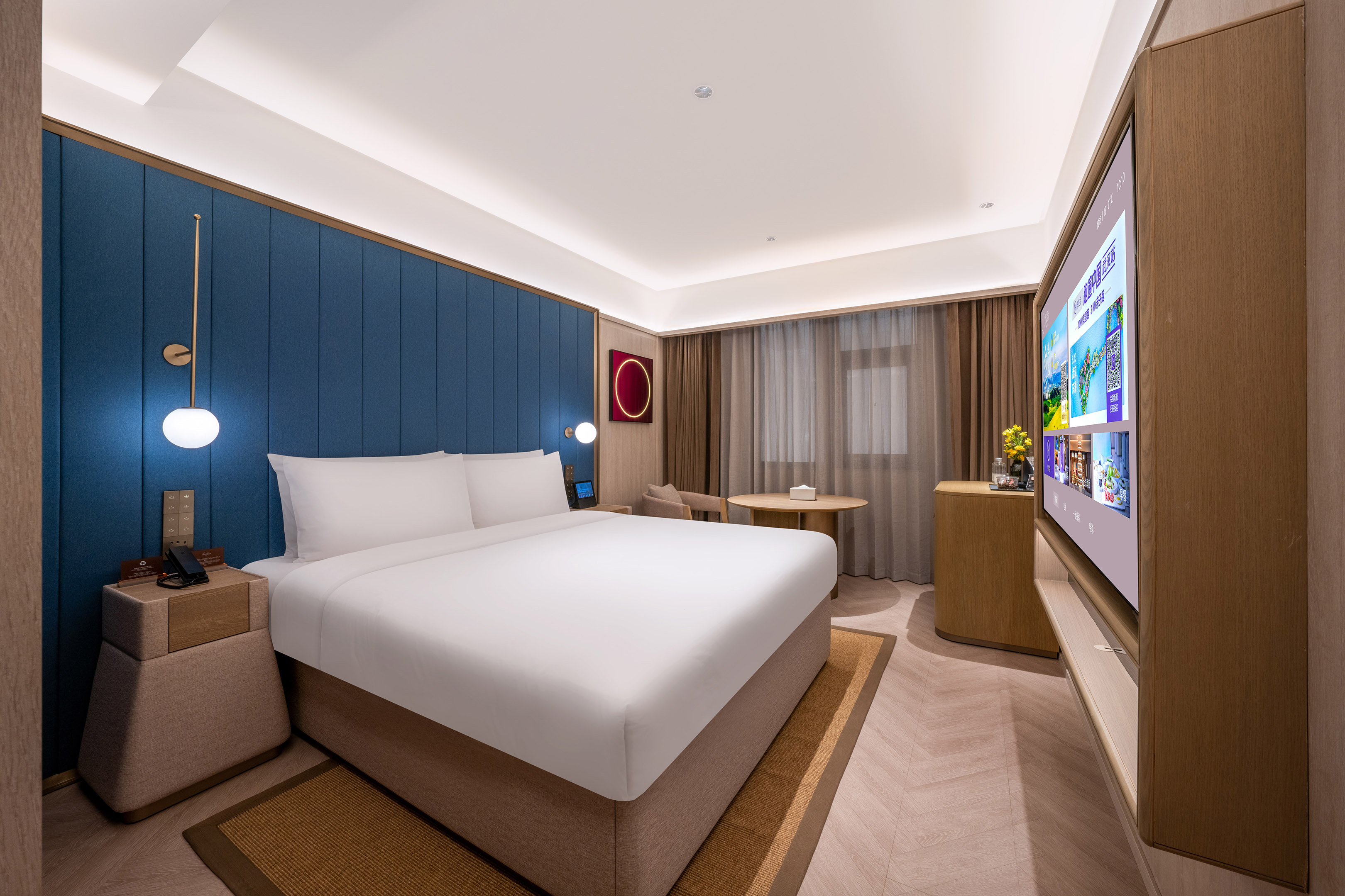 经济大床房（智能客控+小冰箱+65寸投屏电视+零压床垫）