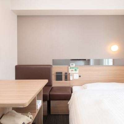 【禁煙】エクストラルーム【ダブルベッド＋広々デスク】 スーパーホテル戸塚駅東口 クーポン