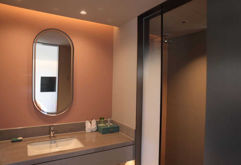 Prairie View King-sized Room