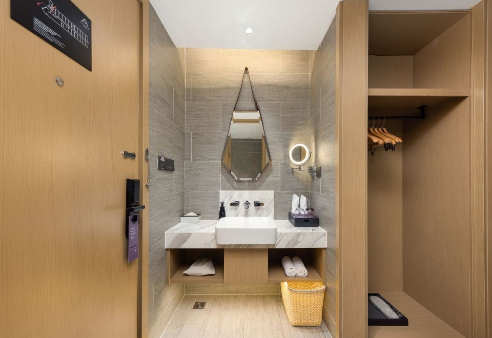 艺心行政大床房（记忆枕+舒睡床品+手机投屏）