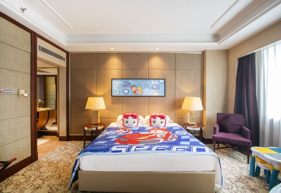 Chengdu Taihe International HotelKuya Pig Hero Car Themed Family Suite