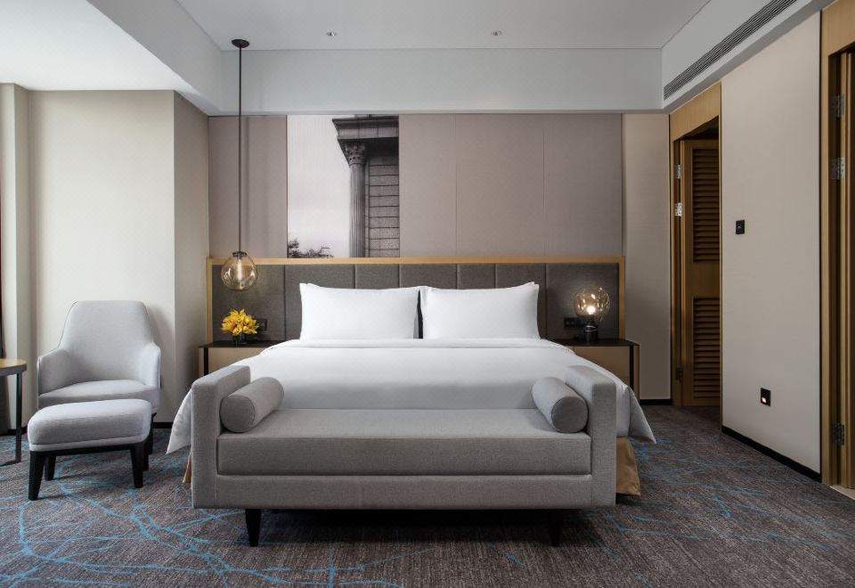 VR主題皇冠高級套房（VR全景游戲+時空漫步+星際影院）