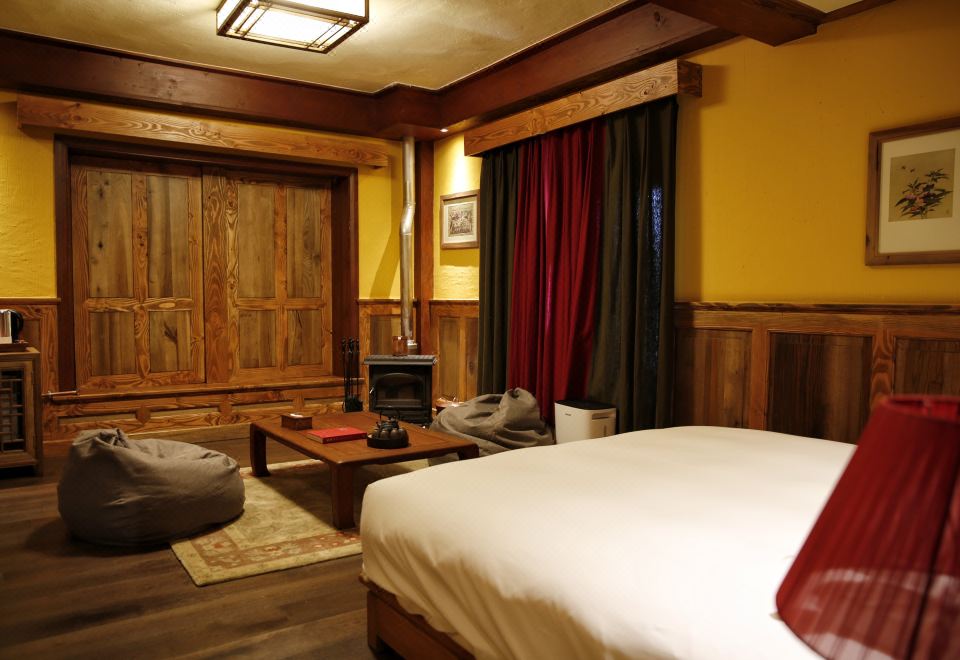 Songtsam Shangri-la LinkaDeluxe Family Suite - 3-Bedroom