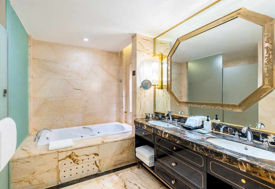 InterContinental Chengdu Global CenterBuilding D Exclusive Courtyard Triple Room