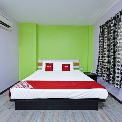 Deluxe King Room Kupon OYO 992 Orange Hotel Kuala Pilah